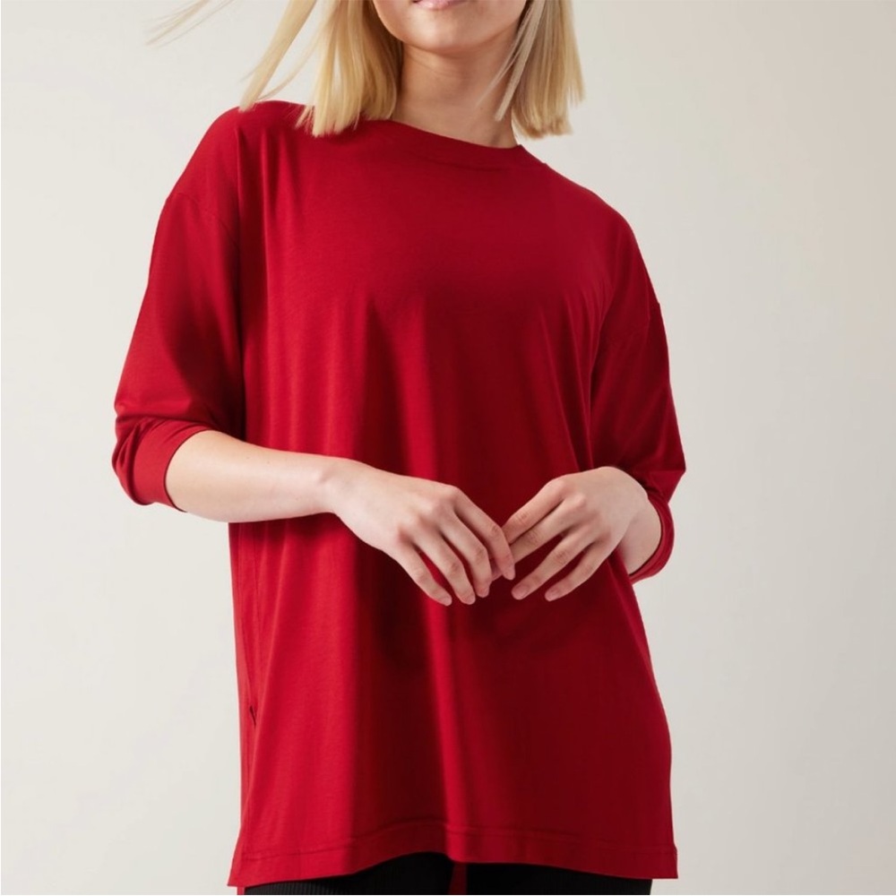 Athleta Inspire Top Tunic Shirt in Candy Red - Medium